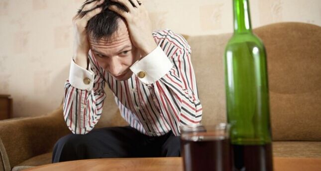 Alcohol addicted man who wants to stop drinking on his own