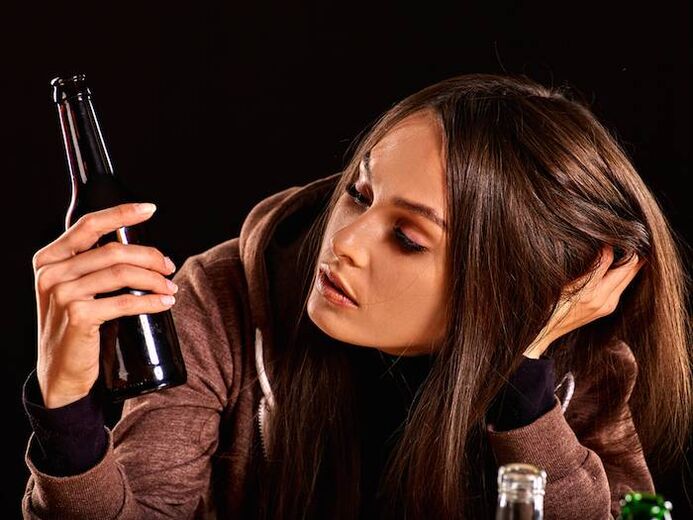Girl with a bottle, as you can get rid of addiction