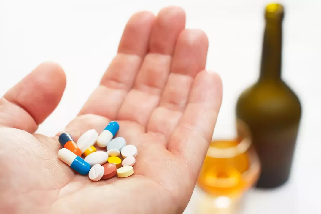 Is a combination of antibiotics and alcohol possible