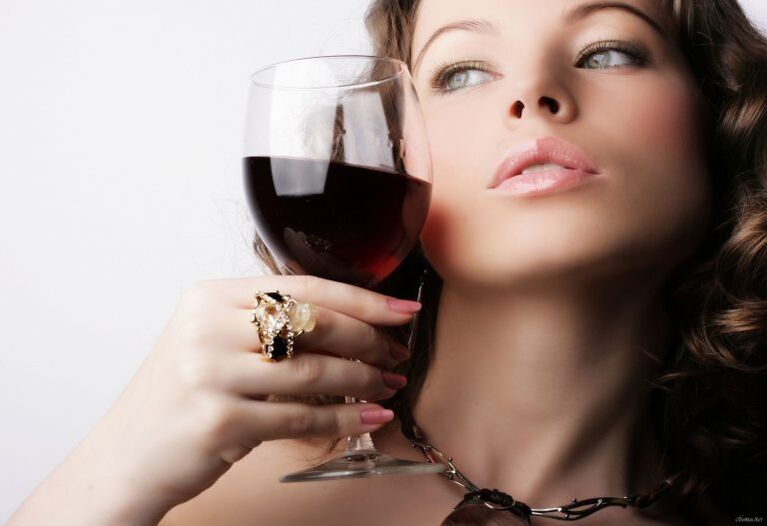 Even a wealthy woman is prone to alcoholism